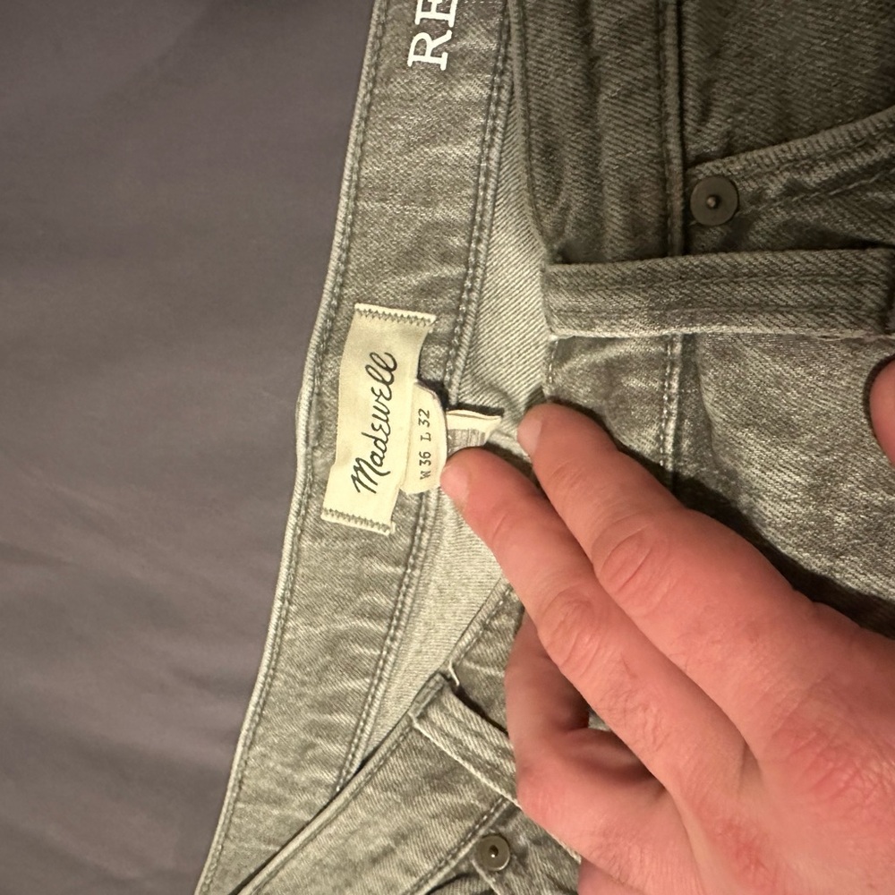 Madewell Relaxed Taper Jeans in Light Gray